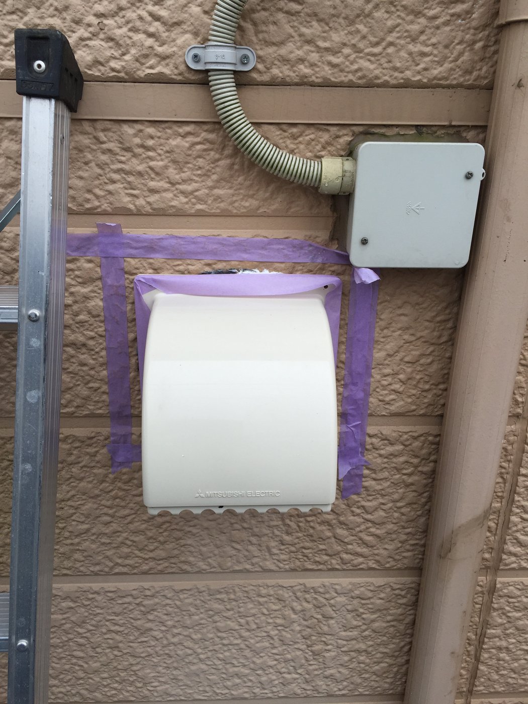 あきる野市Ｎ社の屋外フードの止水処理