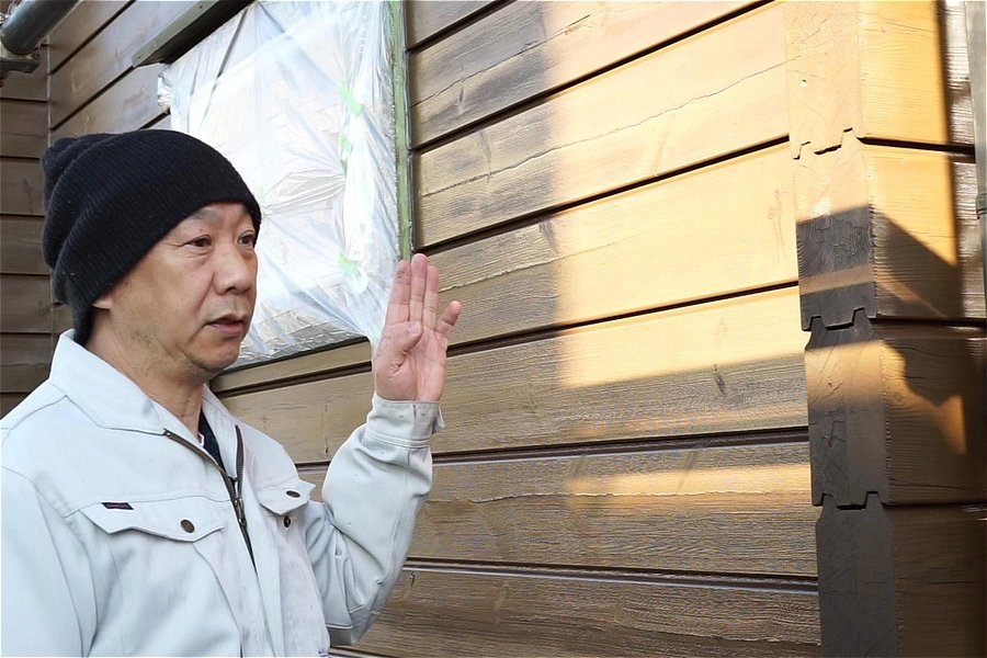 現場で説明する代表