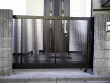 立川市：Ｓ邸・引き戸門扉交換工事の施工写真