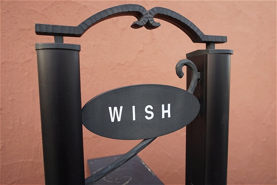 WISHの看板