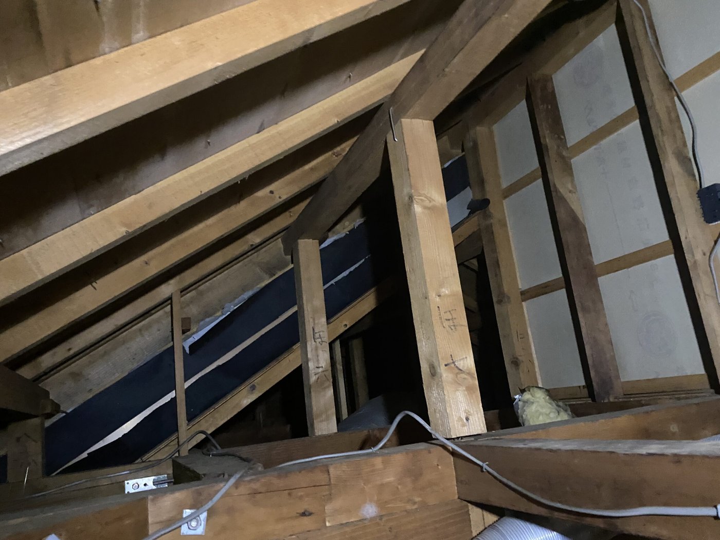 雨漏りで傷んだ屋根下地